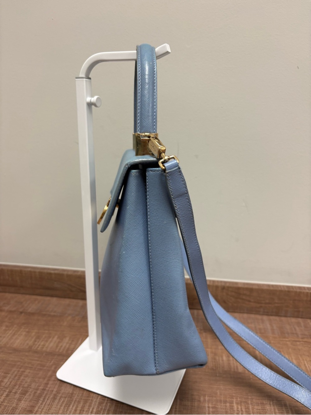 Salvatore Ferragamo Gancini Saffiano leather Top-Handle Shoulder bag with COA - Picture 4 of 10